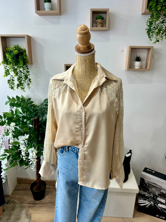 Chemise à dentelle